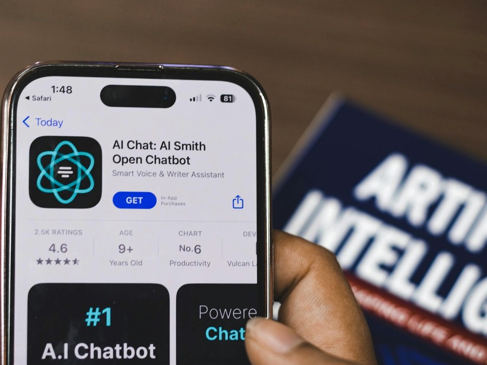 AI checkout 需要先回答赔付问题 - AI 支付产品、自动化运营和数据界面配图