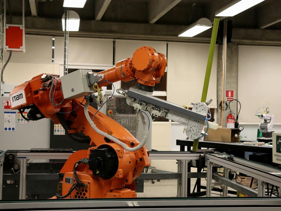 代理支付协议要先定义授权和赔付 - AI 支付产品、自动化运营和数据界面配图