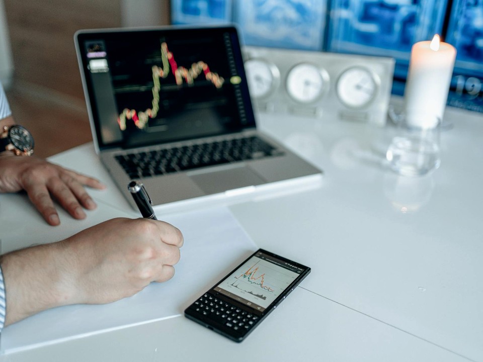 稳定币开始进入企业资金后台 - 支付趋势分析与金融科技运营场景配图