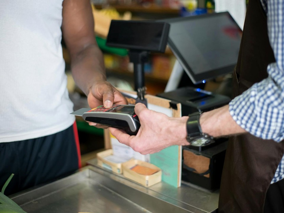 Visa 接入 AI 购物后，商户举证要变了 - 小商户查看收款、结算和风控数据配图